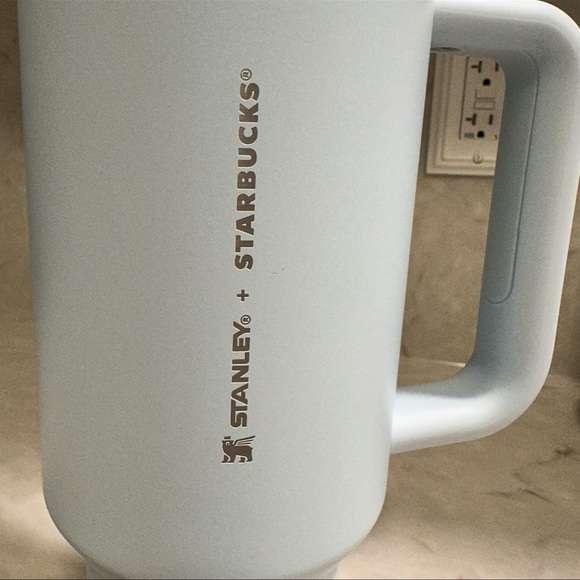 starbucks x stanley collab - Picture 4 of 5